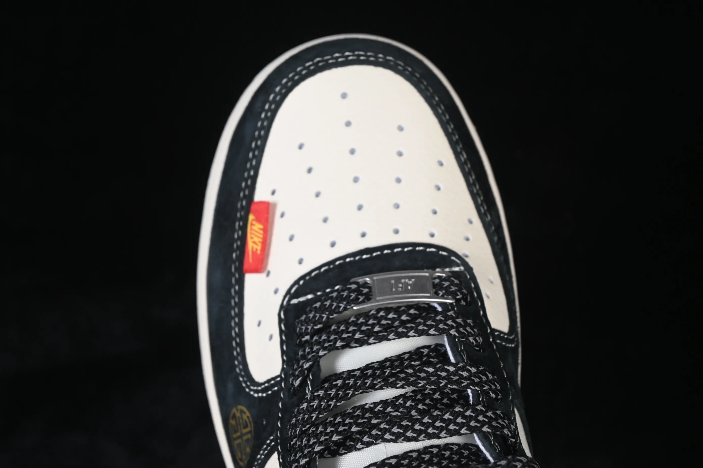 All categories Nk Air Force 1 Air Force series Nk Air Force 1 Low Air Force low-top Nike Air Force 1'07 Low black and white contrast Air Force 1 low-top casual sneakers HT5088-630